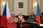 Ocenění účastníci odboje a odporu proti komunismu (zleva: Marie Susedková, Růžena Popílková, Vladislav Palát)